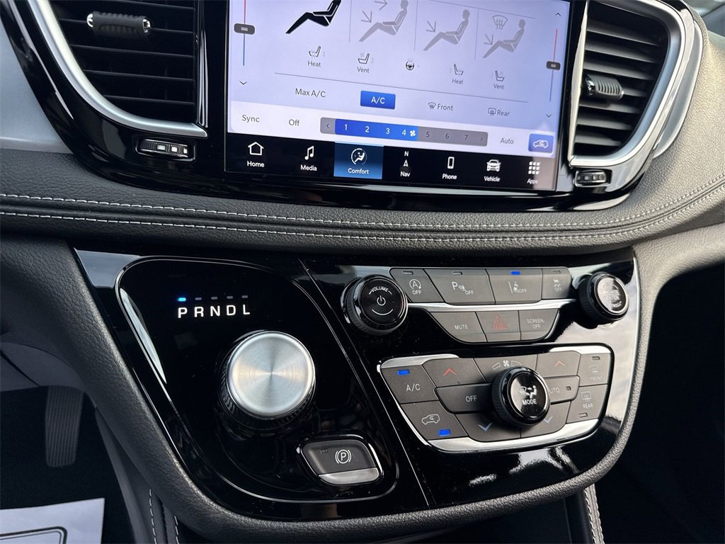New 2026 Chrysler Pacifica Limited w/ S Appearance Package image 21