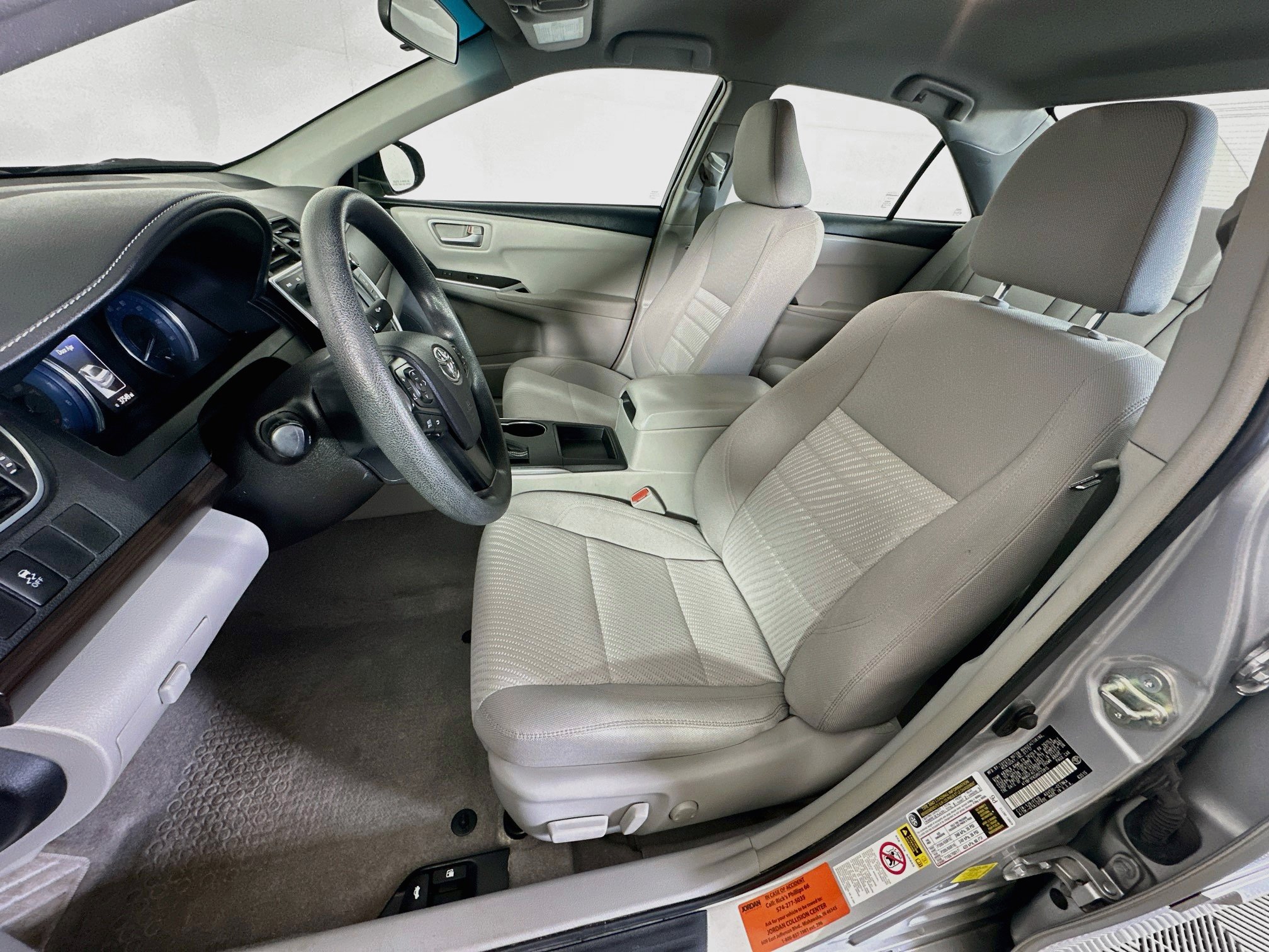 Used 2017 Toyota Camry LE FWD image 13
