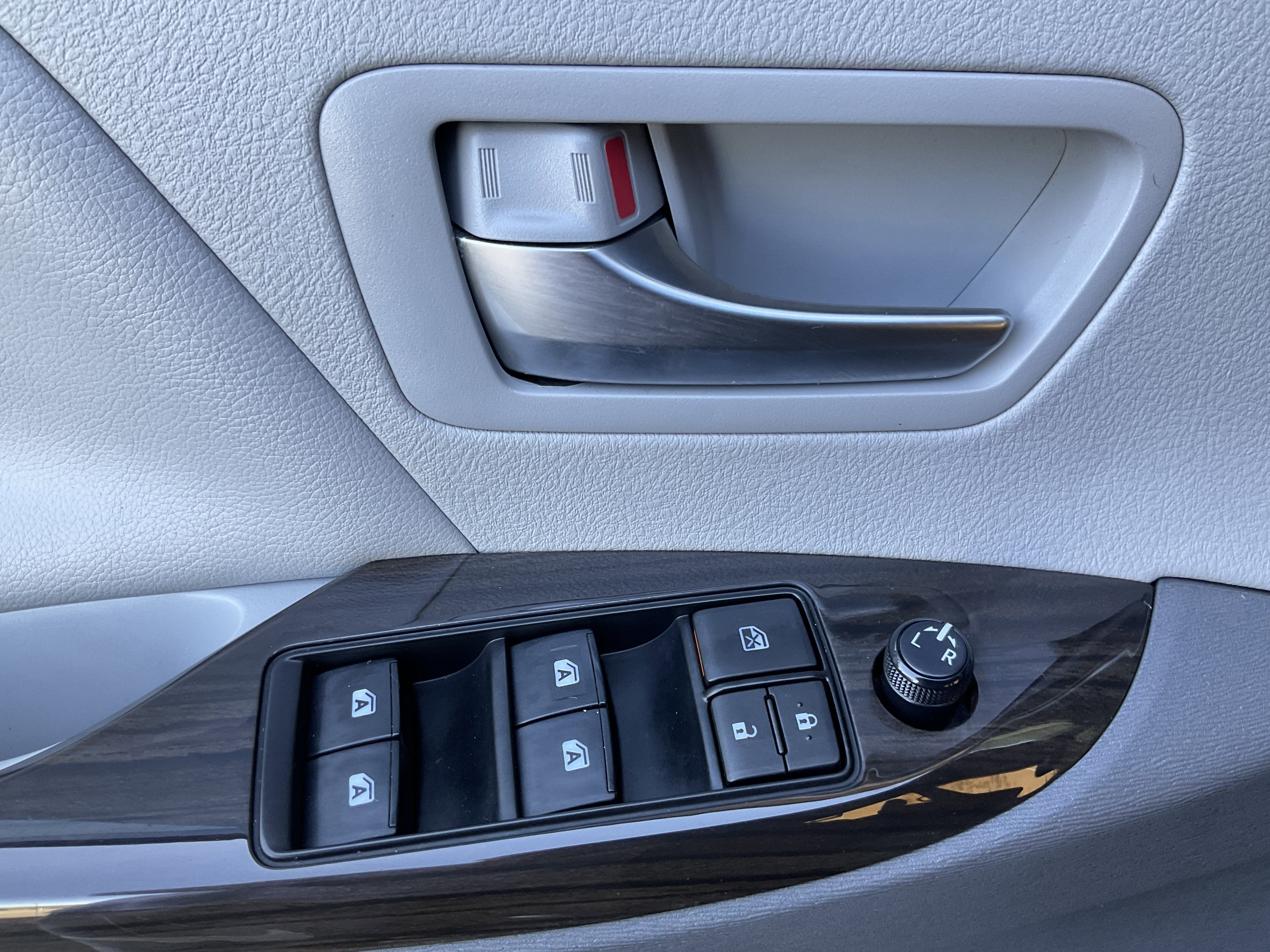 Used 2019 Toyota Sienna XLE w/ XLE Navigation Package AWD/4WD image 28