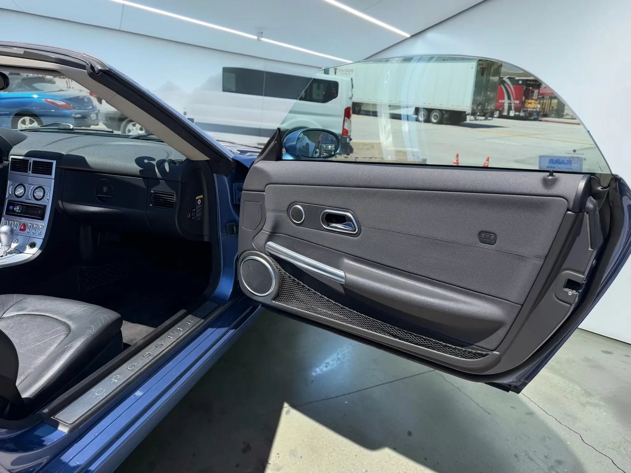 Used 2005 Chrysler Crossfire Limited RWD image 10