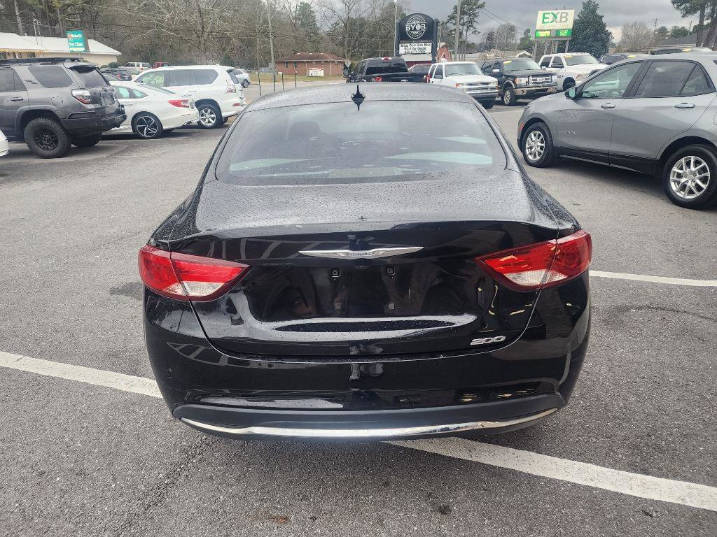 Used 2017 Chrysler 200 Limited Platinum w/ Comfort & Convenience Group image 3