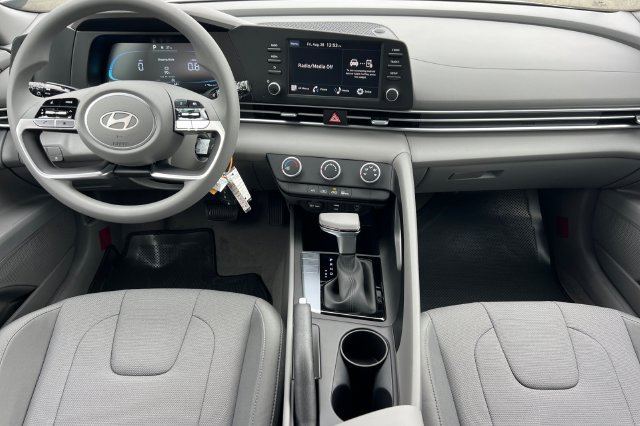 New 2026 Hyundai Elantra SE FWD image 12