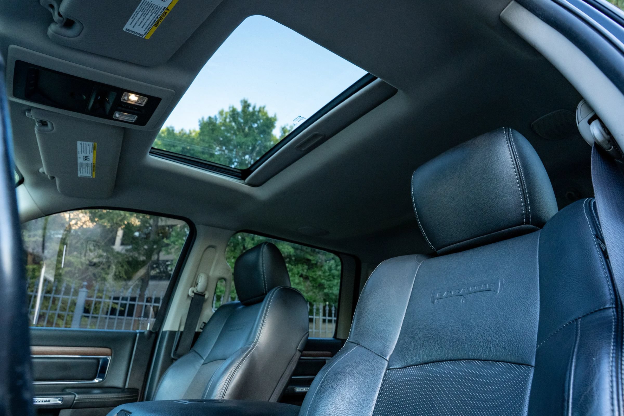 Used 2014 RAM 1500 Laramie w/ Convenience Group AWD/4WD image 11