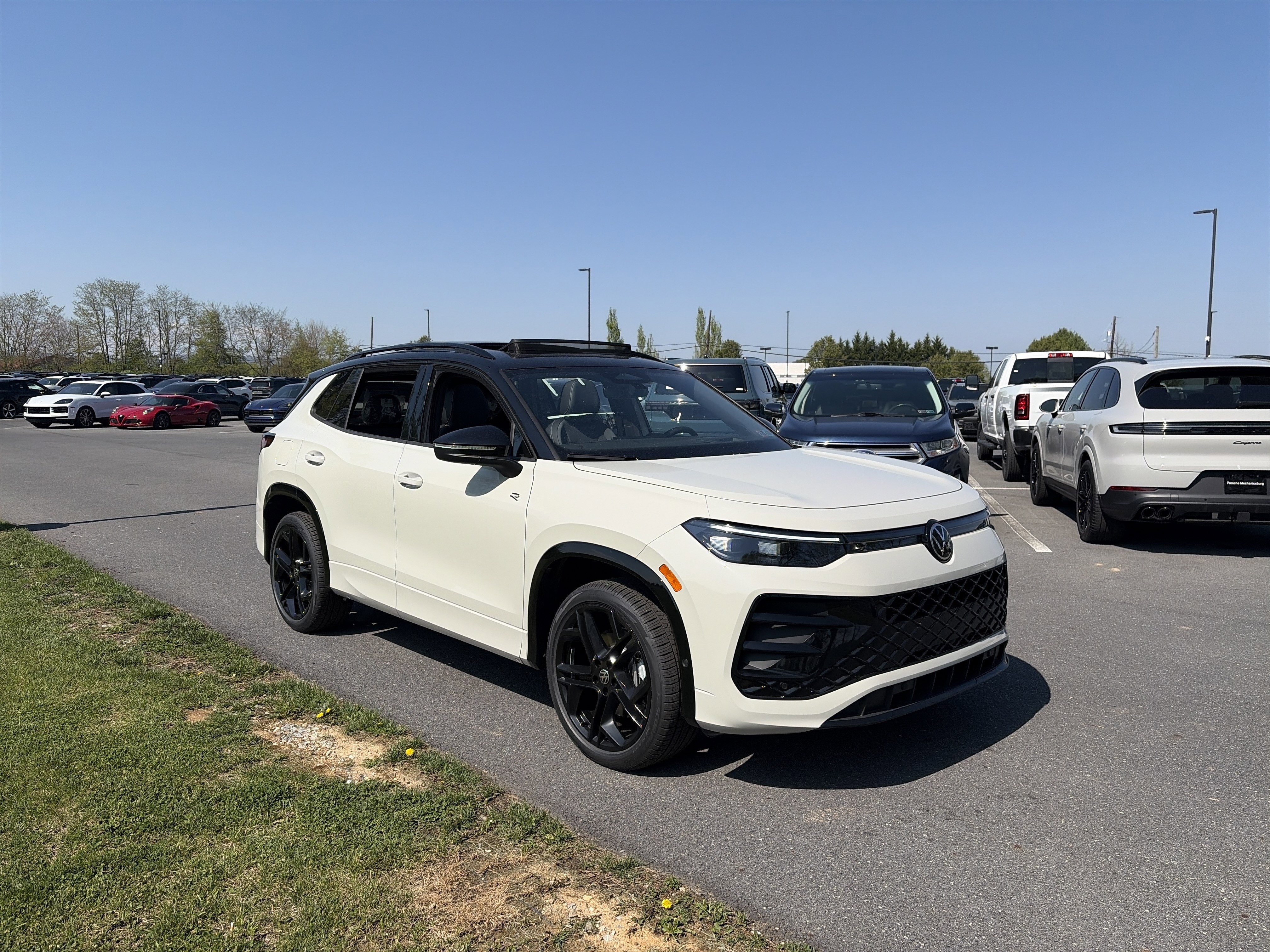 New 2026 Volkswagen Tiguan SE R-Line AWD/4WD image 3