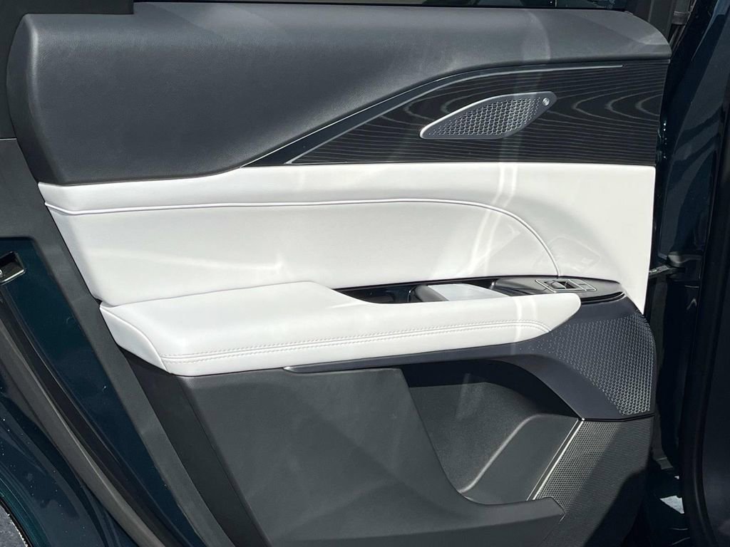 New 2025 Cadillac Lyriq Luxury image 20