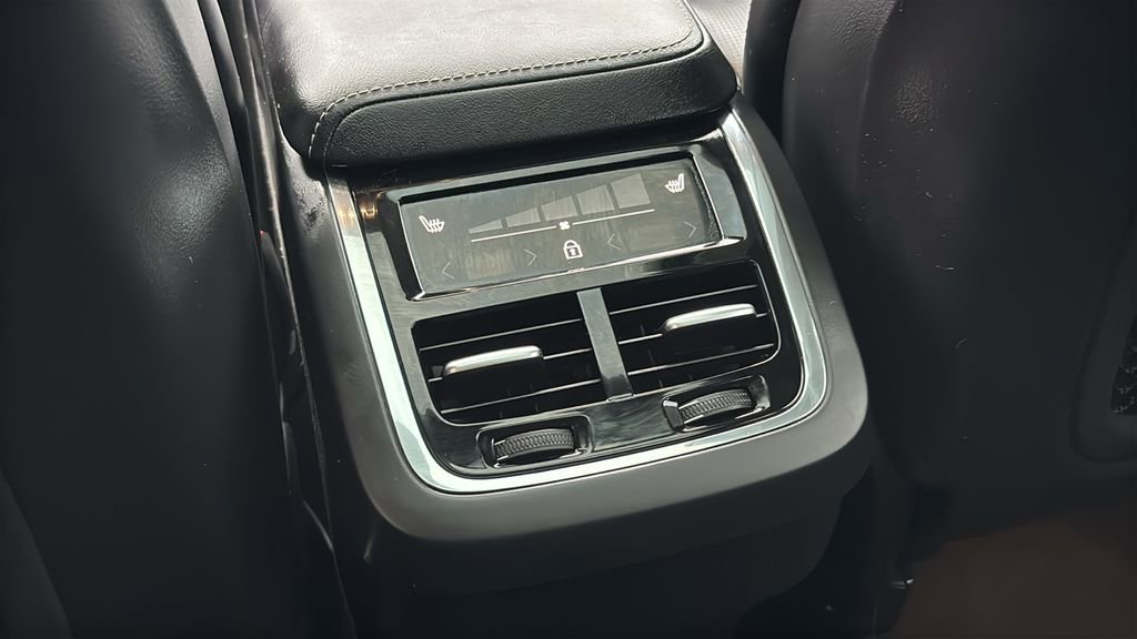 Used 2021 Volvo XC60 T5 Inscription w/ Climate Package image 9