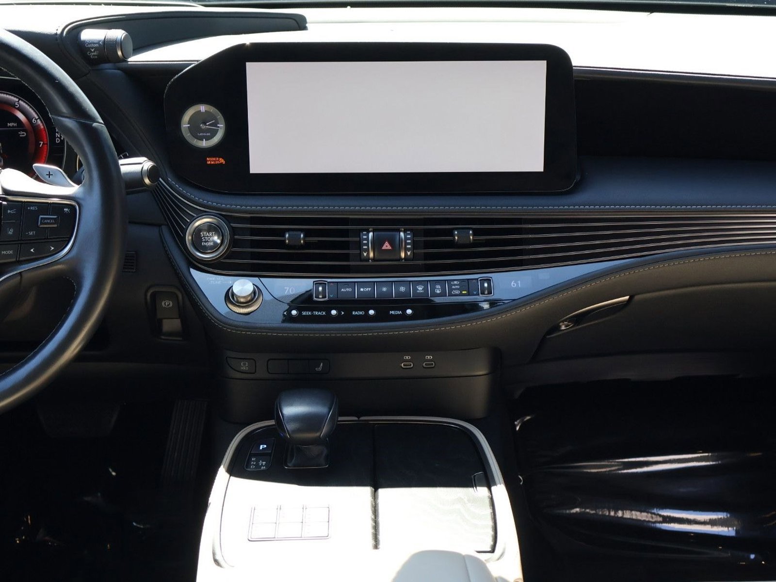 Used 2023 Lexus LS 500 w/ Accessory Package (Z2) image 19