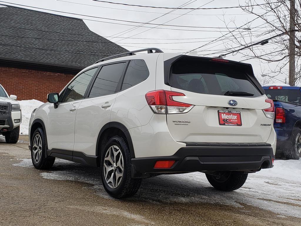 Used 2023 Subaru Forester Premium image 5
