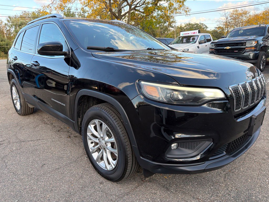 Used 2019 Jeep Cherokee Latitude w/ Cold Weather Group AWD/4WD image 3