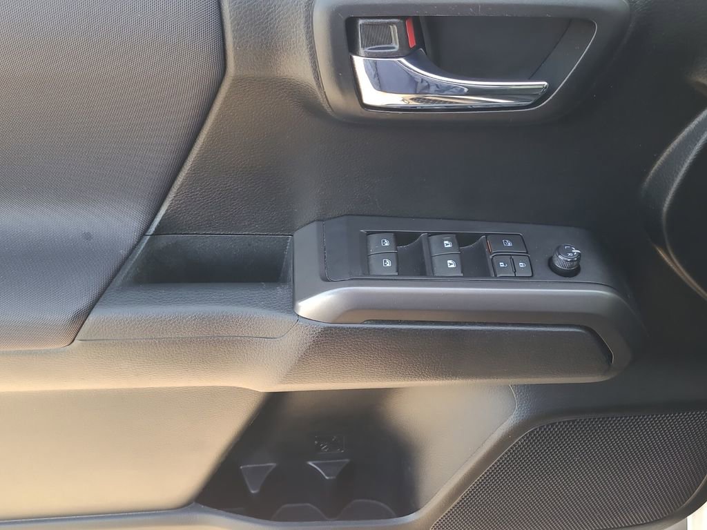 Used 2021 Toyota Tacoma TRD Off-Road image 12