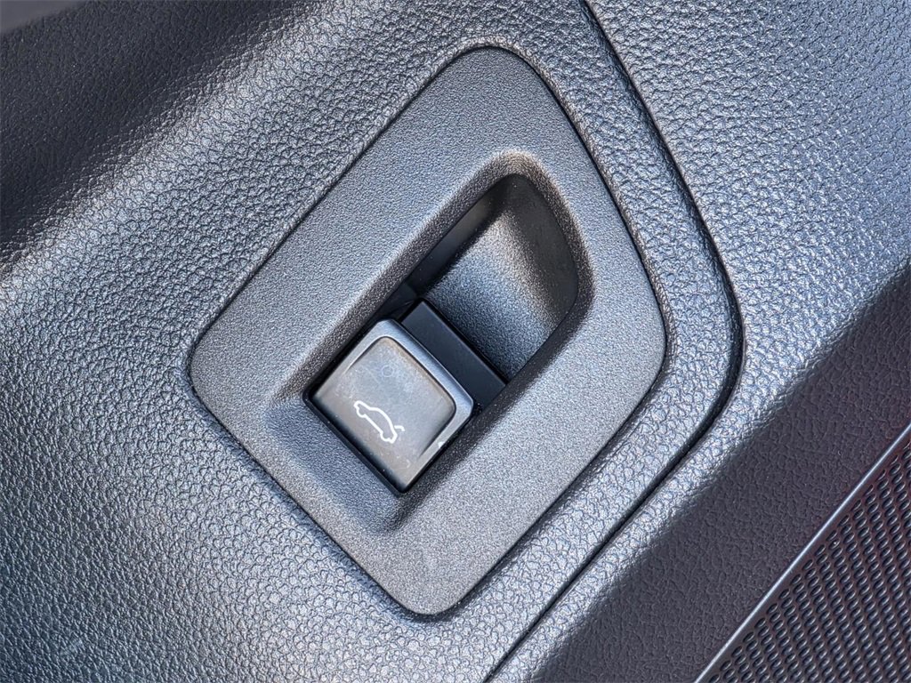 Used 2020 Volkswagen Atlas Cross Sport SE w/ Panoramic Sunroof Package image 34