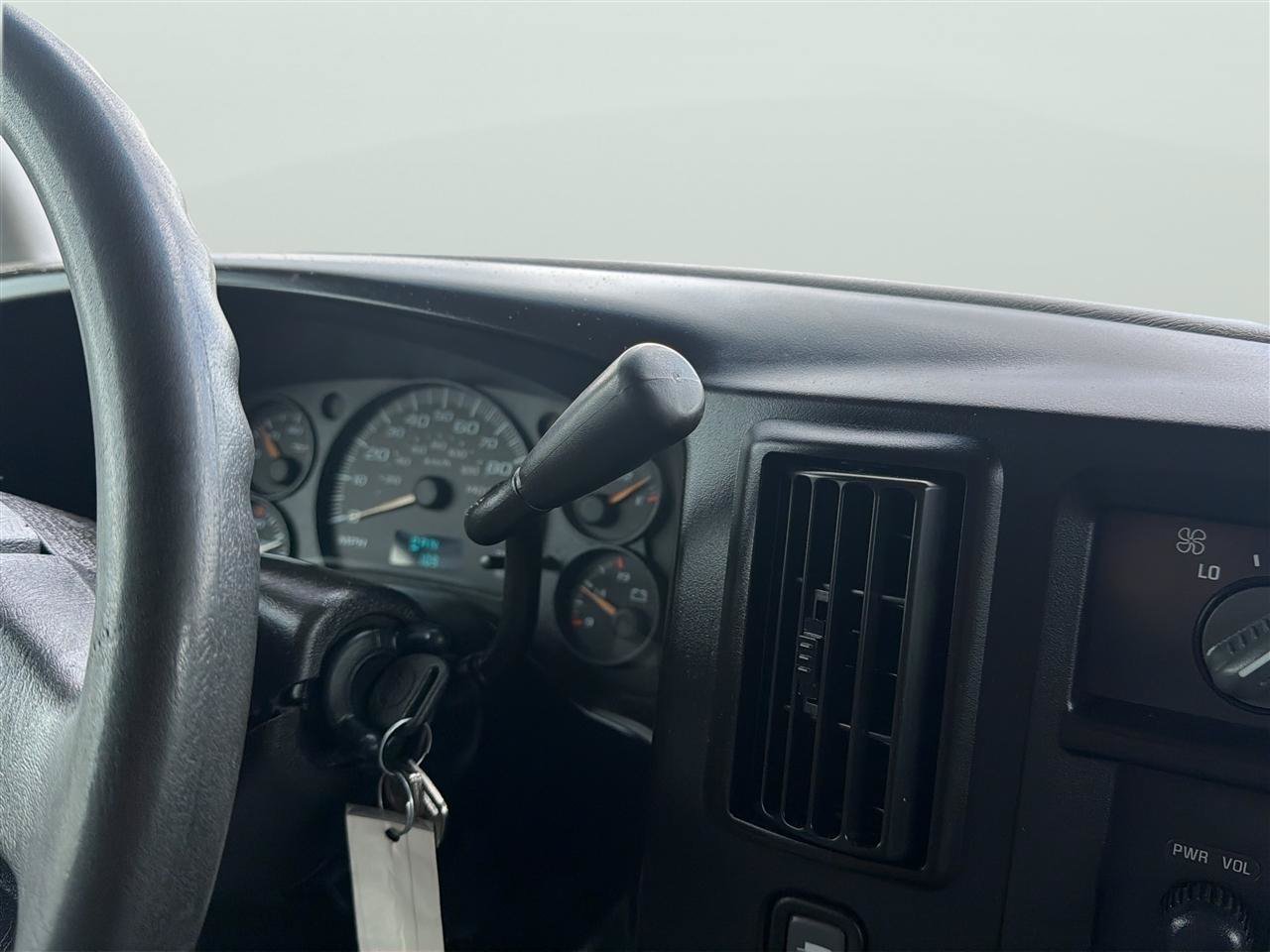 Used 2006 GMC Savana 2500 RWD image 21