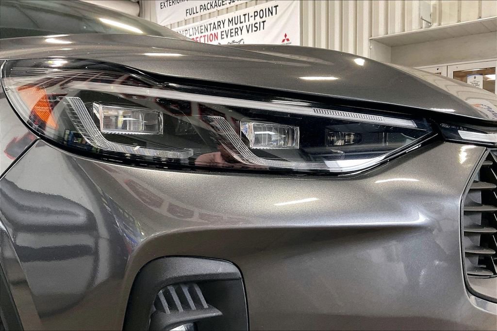 Used 2025 Ford Escape Platinum AWD/4WD image 25