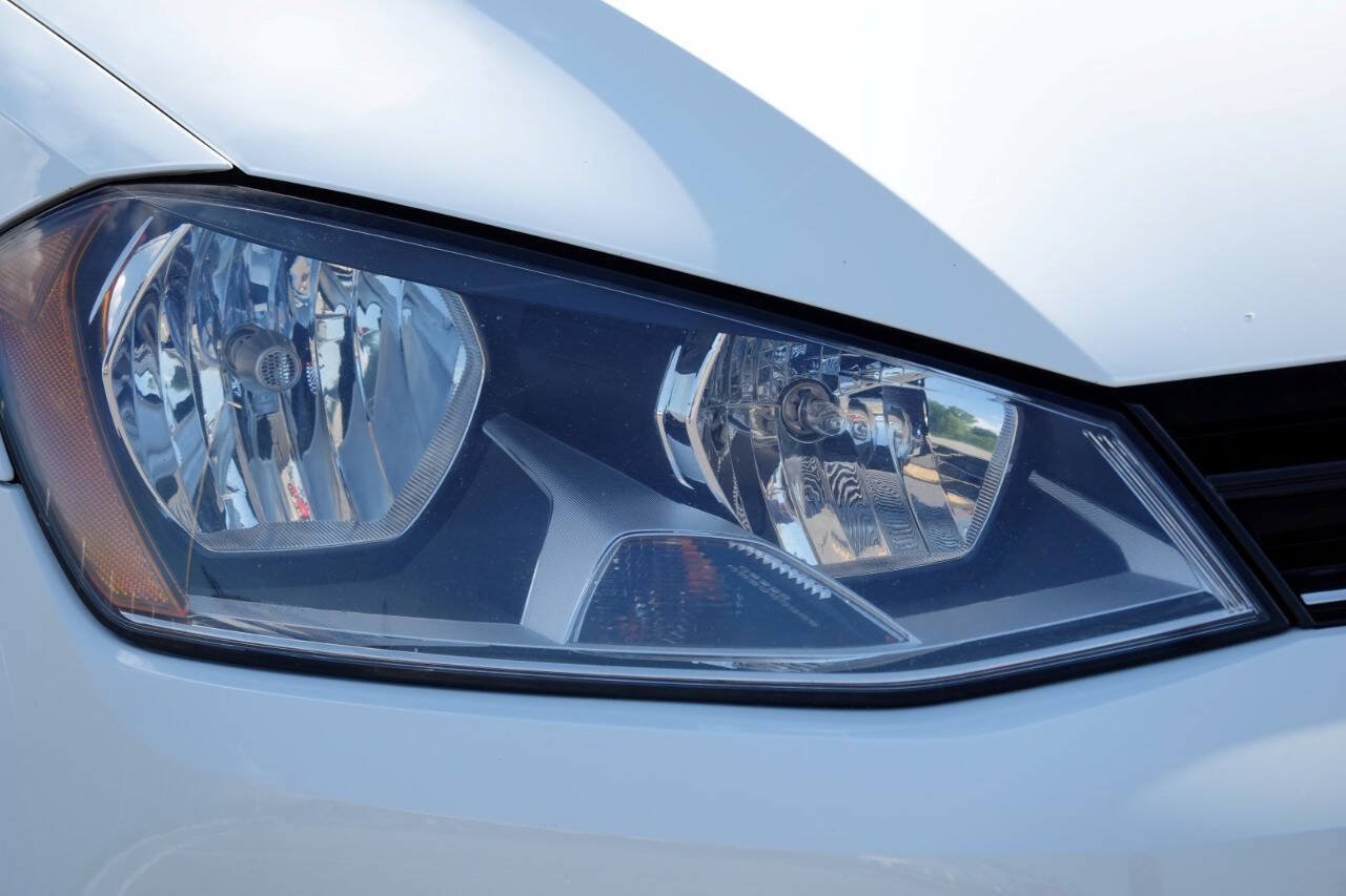 Used 2015 Volkswagen Golf TDI S FWD image 39