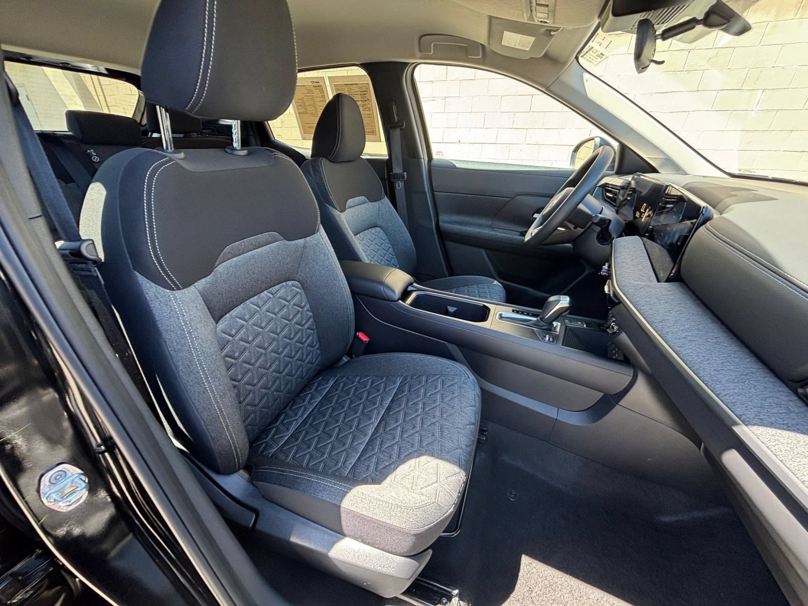 Used 2026 Nissan Kicks SV FWD image 34