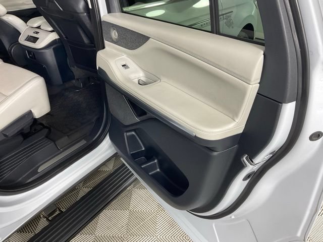 Used 2025 Lincoln Navigator L Reserve AWD/4WD image 31