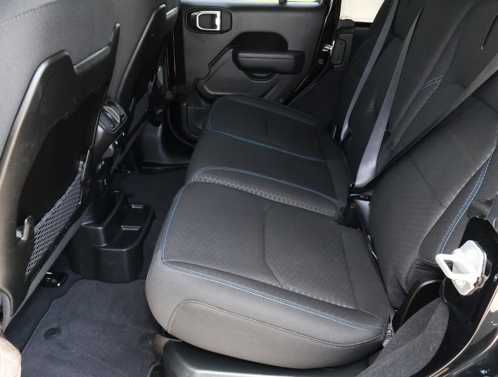 Used 2025 Jeep Wrangler Unlimited Rubicon 4xe w/ Convenience Group AWD/4WD image 21