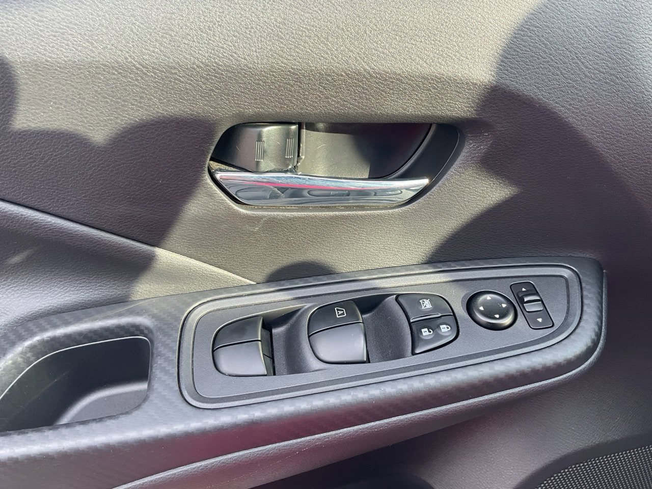 Used 2025 Nissan Versa SV FWD image 17