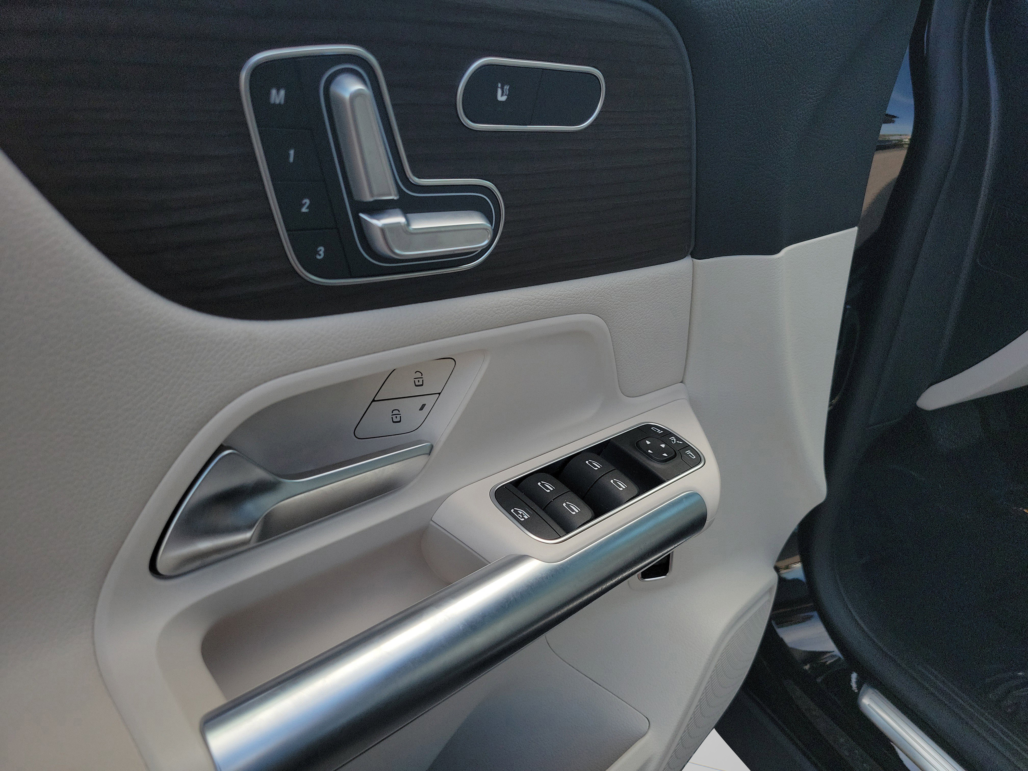 Certified 2025 Mercedes-Benz GLA 250 4MATIC image 23