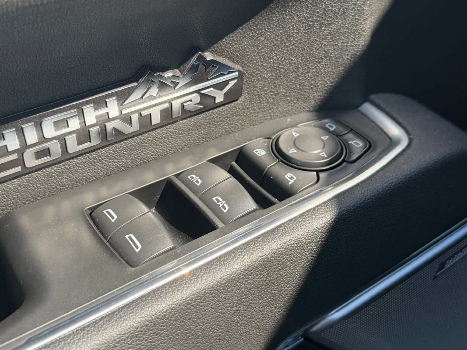 Used 2026 Chevrolet Silverado 1500 High Country w/ Technology Package AWD/4WD image 5