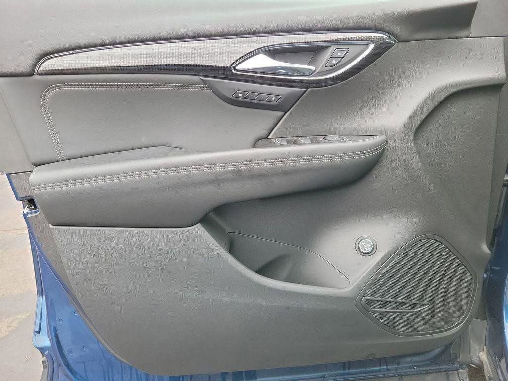 Used 2023 Buick Envision Essence image 9