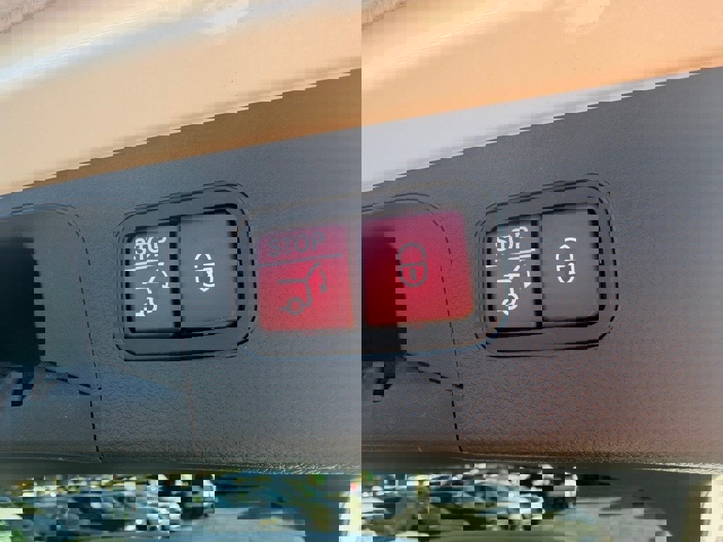 Used 2022 Mercedes-Benz GLC 300 4MATIC image 29