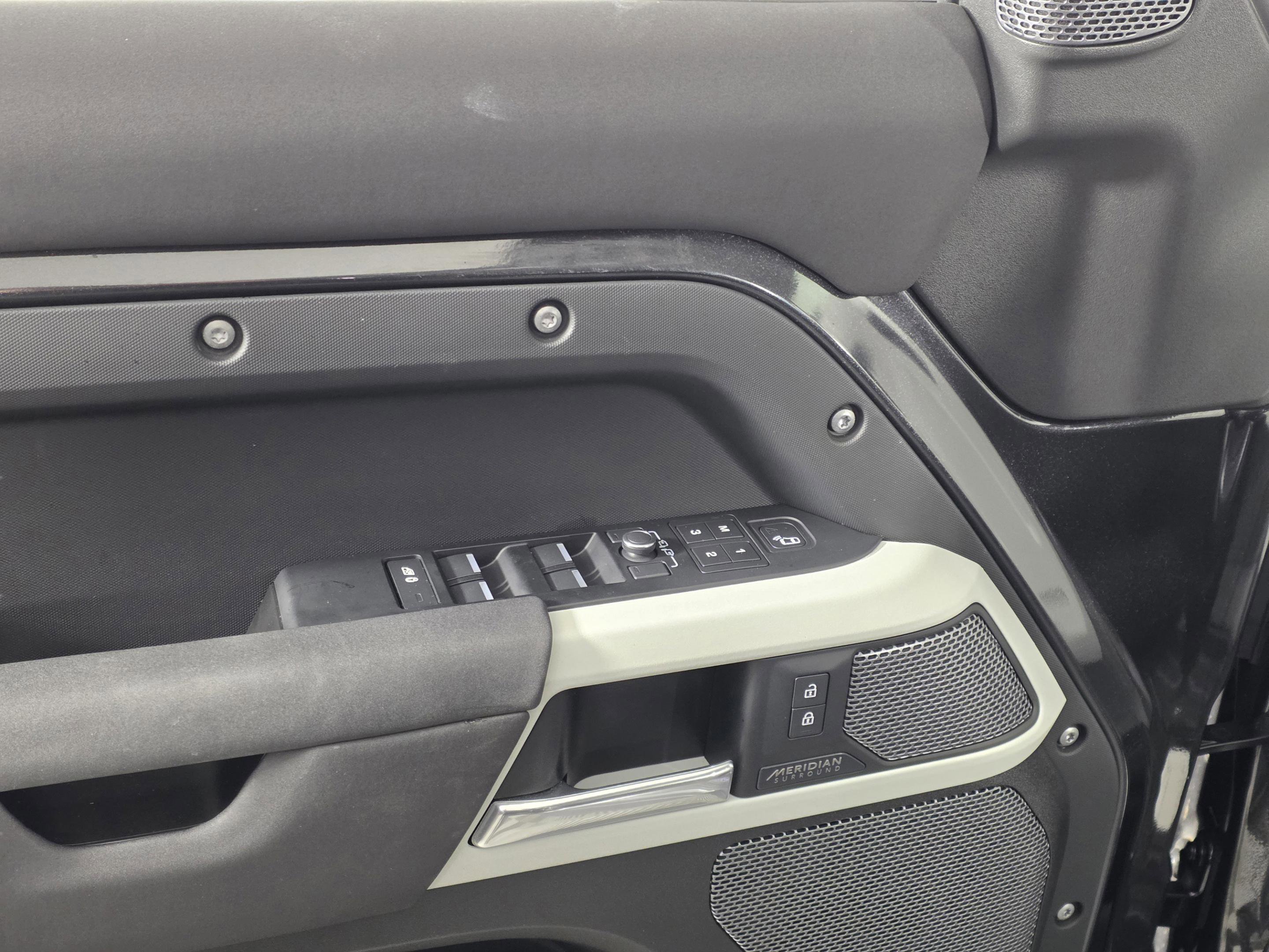 Used 2022 Land Rover Defender 110 X-Dynamic SE image 9