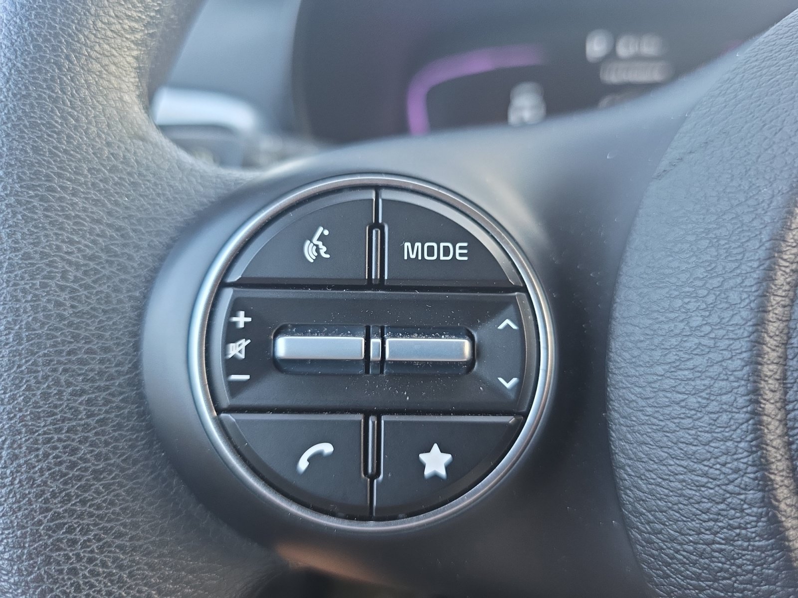 Used 2025 Kia Soul LX w/ LX Technology Package FWD image 24