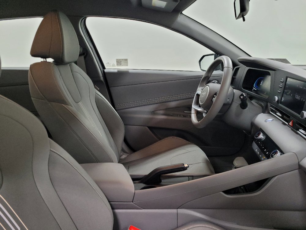 Used 2025 Hyundai Elantra Sport FWD image 21