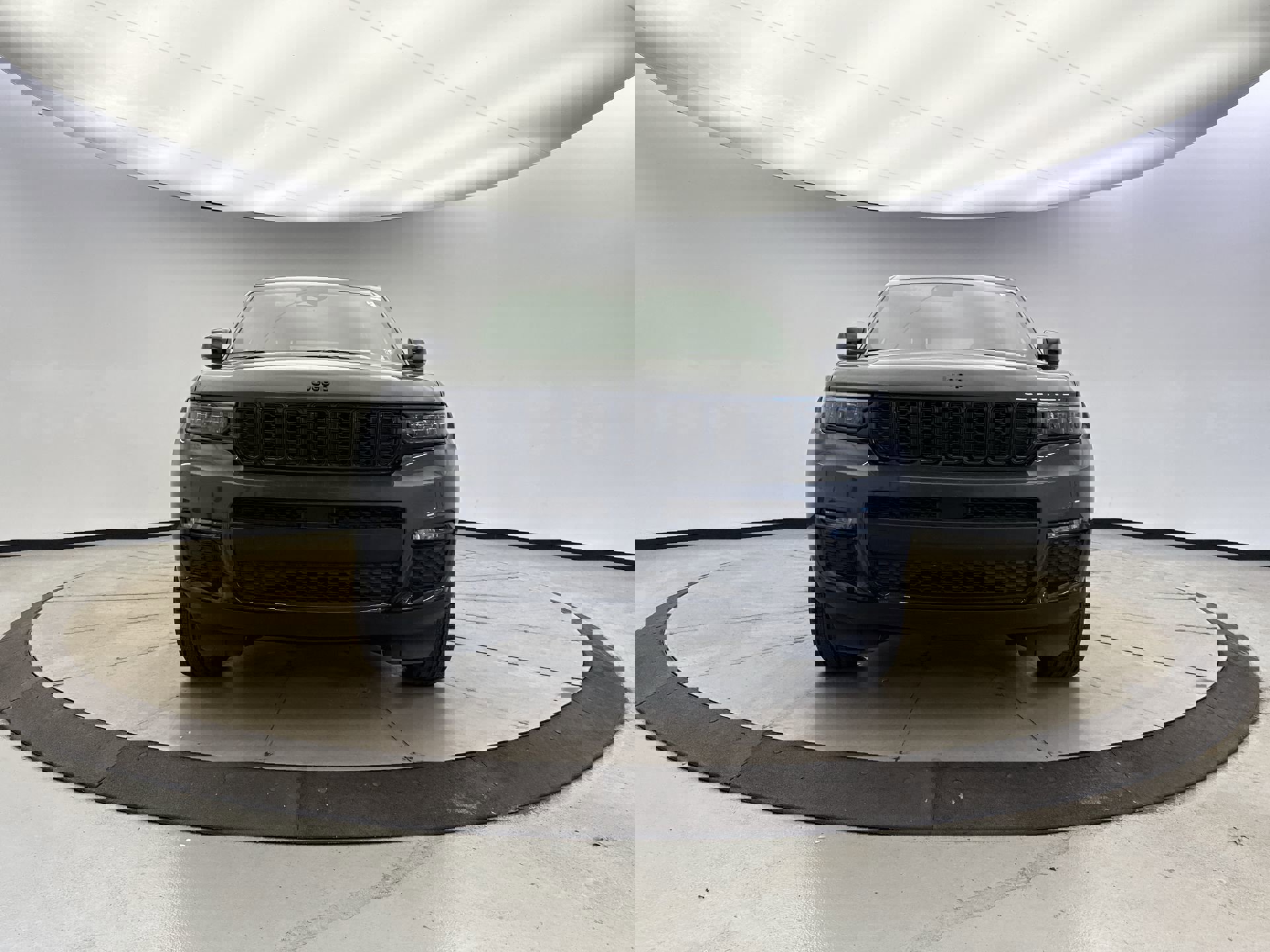 Used 2025 Jeep Grand Cherokee L Limited w/ Black Appearance Package image 8