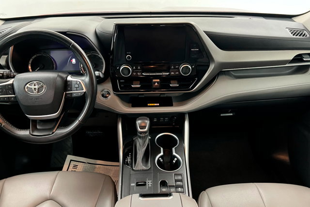 Used 2023 Toyota Highlander XLE image 13