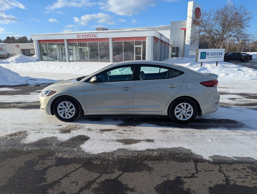 Used 2018 Hyundai Elantra SE image 2