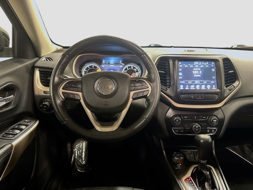 Used 2018 Jeep Cherokee Limited image 28