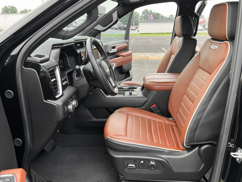 Used 2024 GMC Sierra 3500 Denali Ultimate image 3