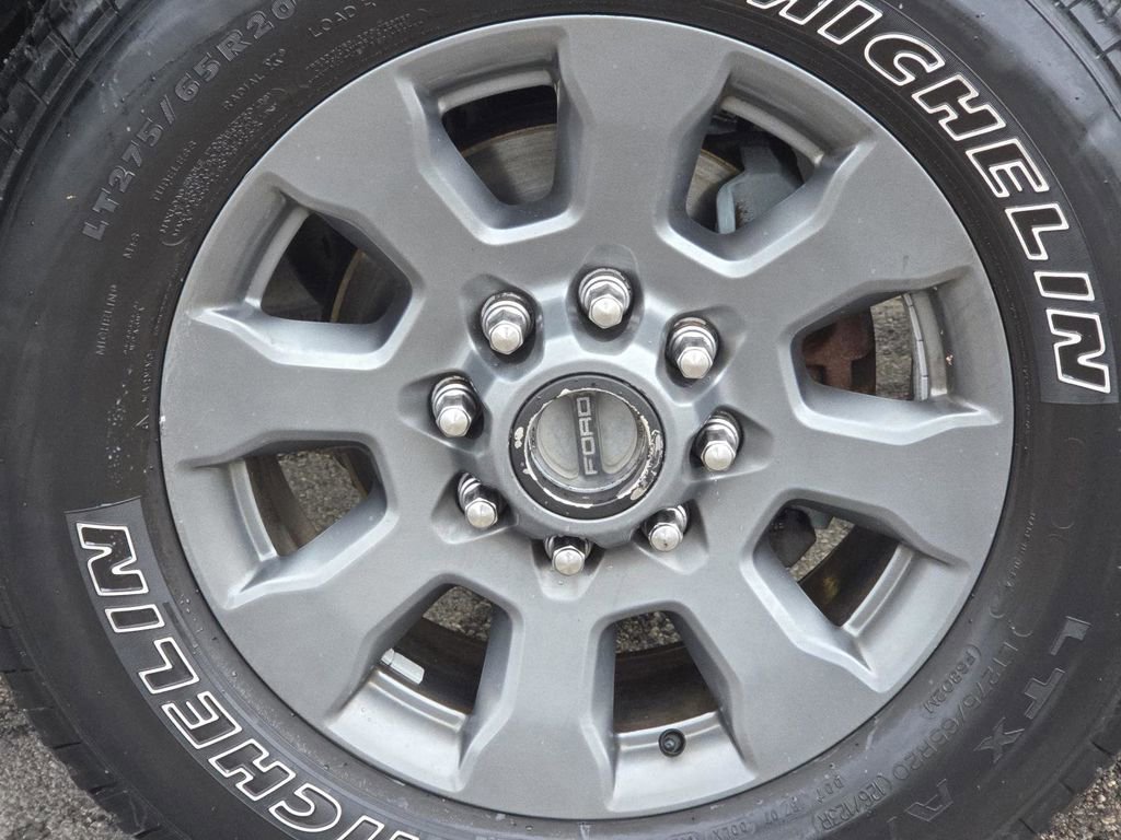 Used 2017 Ford F250 Lariat w/ Chrome Package image 9