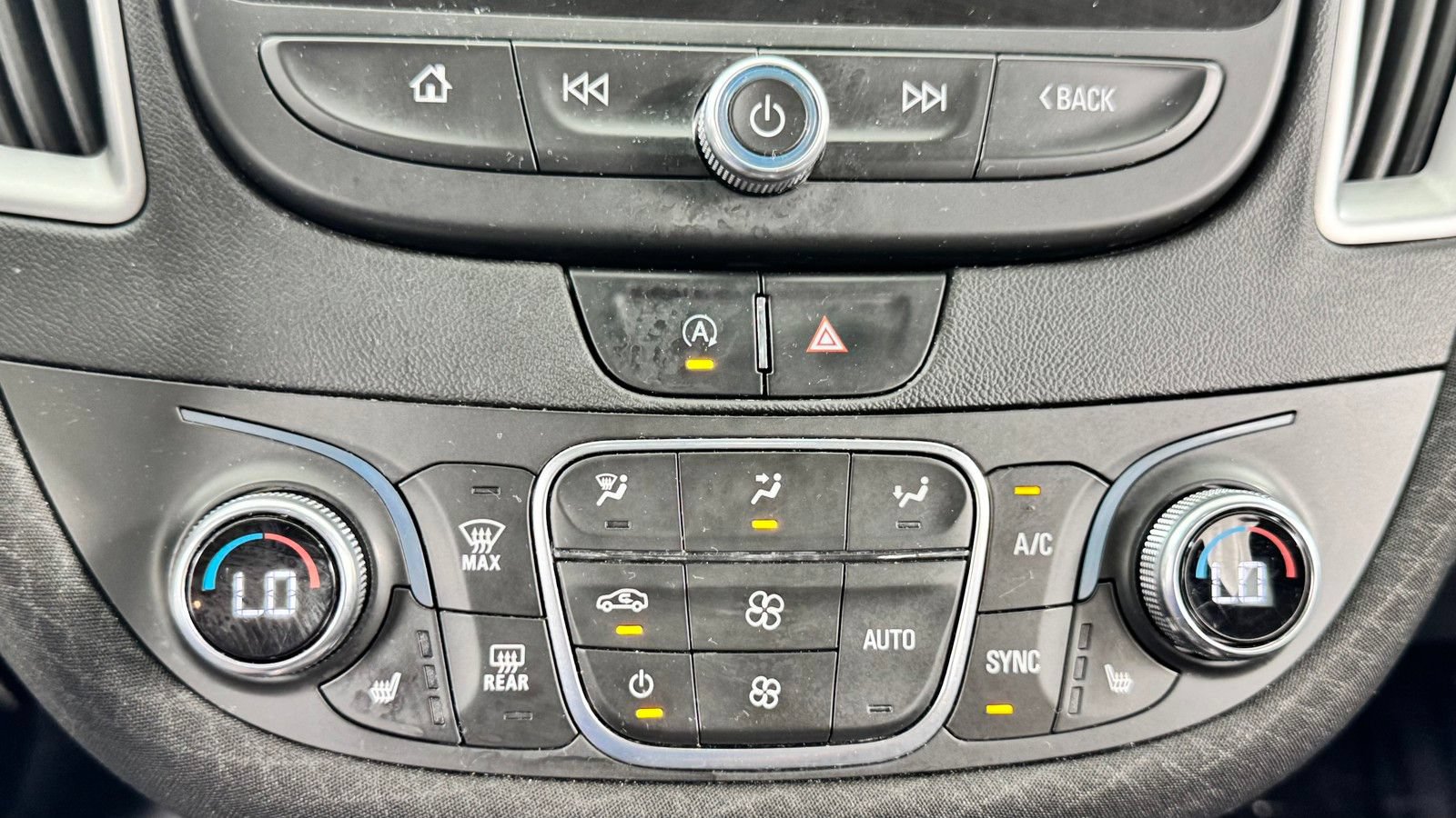 Used 2022 Chevrolet Malibu LT FWD image 24