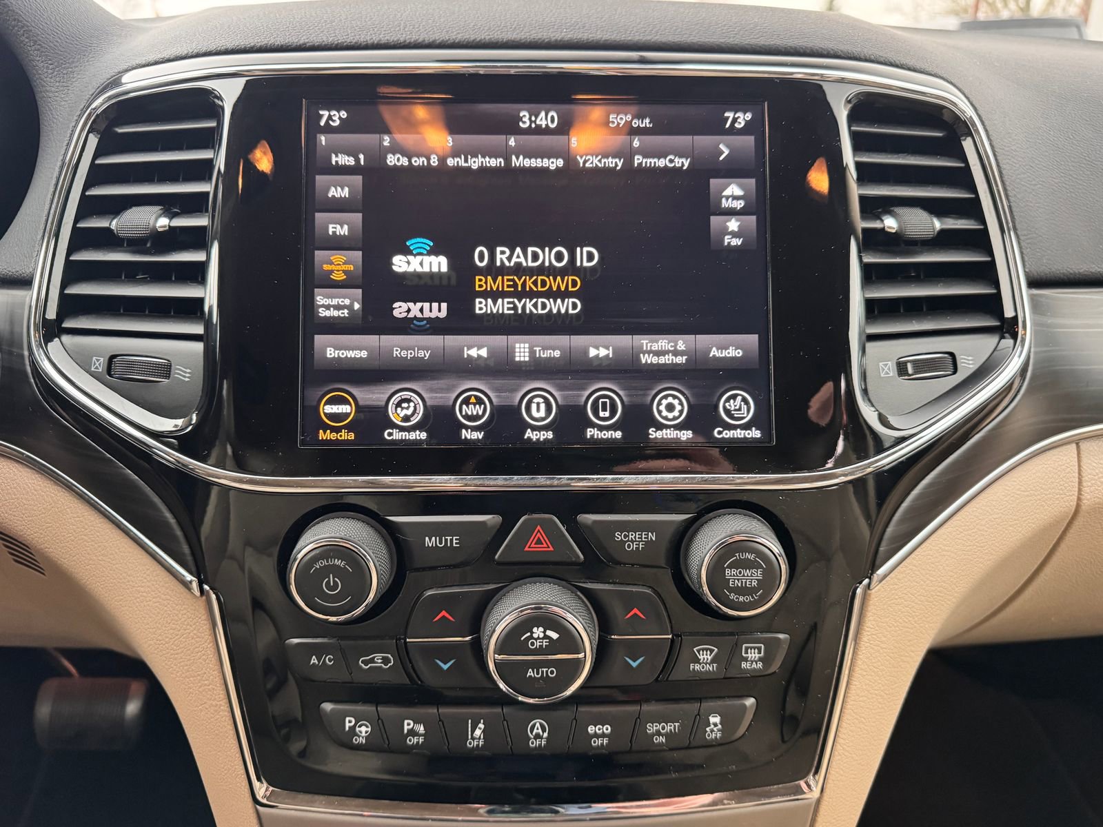 Used 2021 Jeep Grand Cherokee Limited w/ Luxury Group II image 18