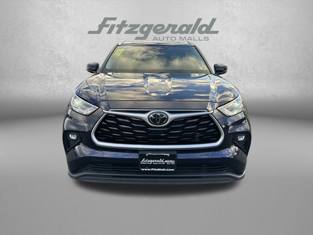 Used 2021 Toyota Highlander XLE image 2