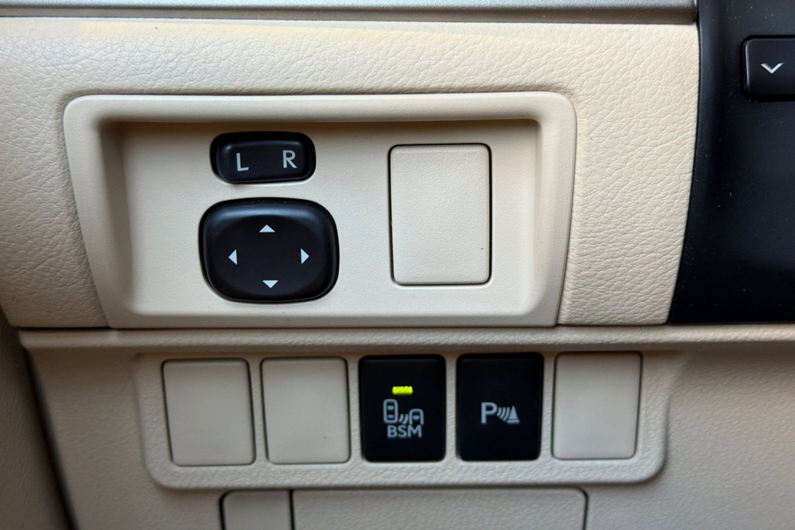 Used 2015 Lexus ES 300h w/ Navigation System Package FWD image 36