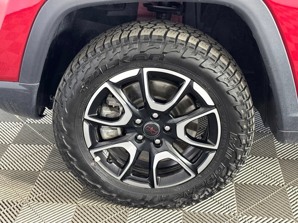Certified 2025 Jeep Compass Trailhawk AWD/4WD image 43