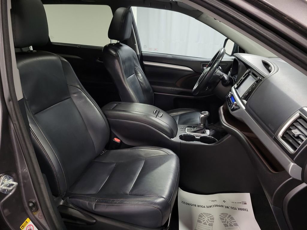 Used 2015 Toyota Highlander XLE image 29