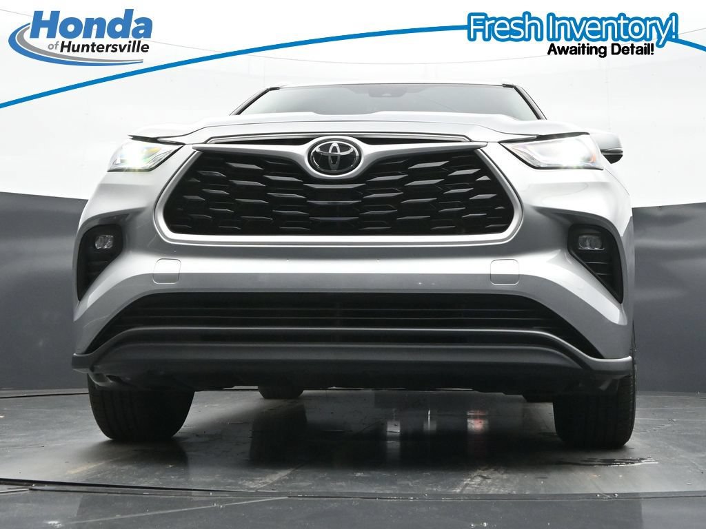 Used 2024 Toyota Highlander XLE FWD image 32