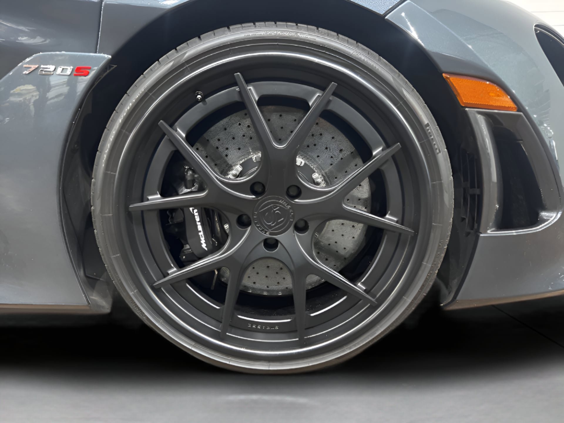 Used 2018 McLaren 720S RWD image 21