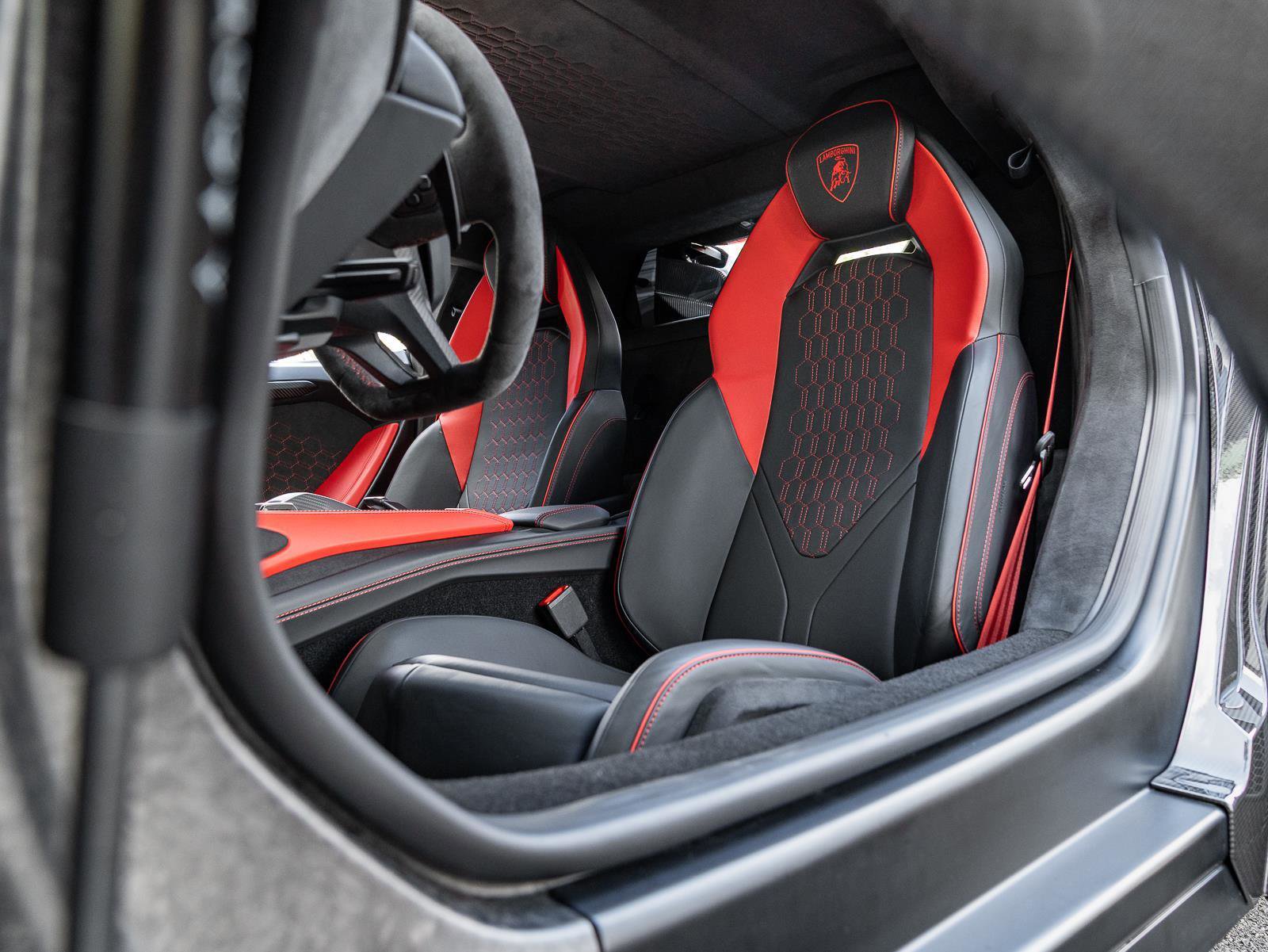 Used 2024 Lamborghini Revuelto image 8