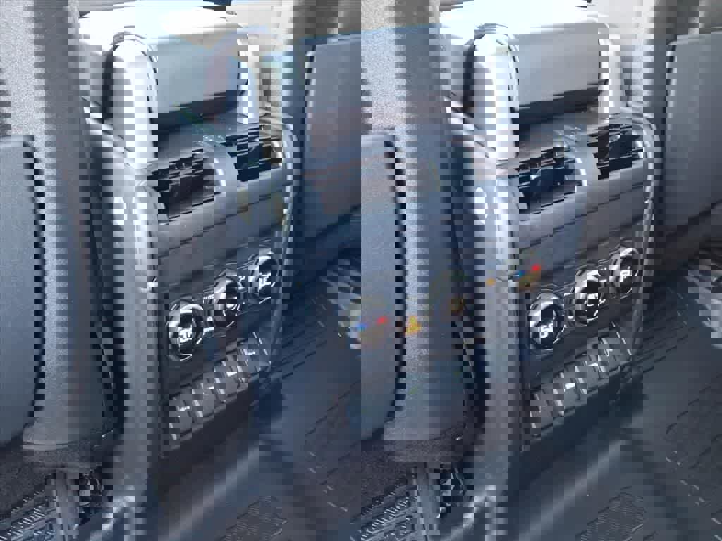 Used 2020 Land Rover Defender 110 HSE image 11