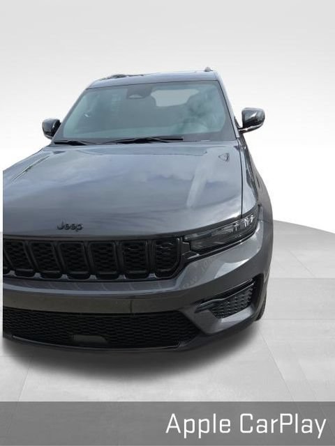 Used 2025 Jeep Grand Cherokee Limited w/ Black Appearance Package AWD/4WD image 3