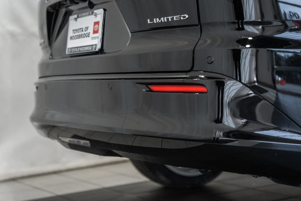 New 2025 Toyota Crown Signia image 6