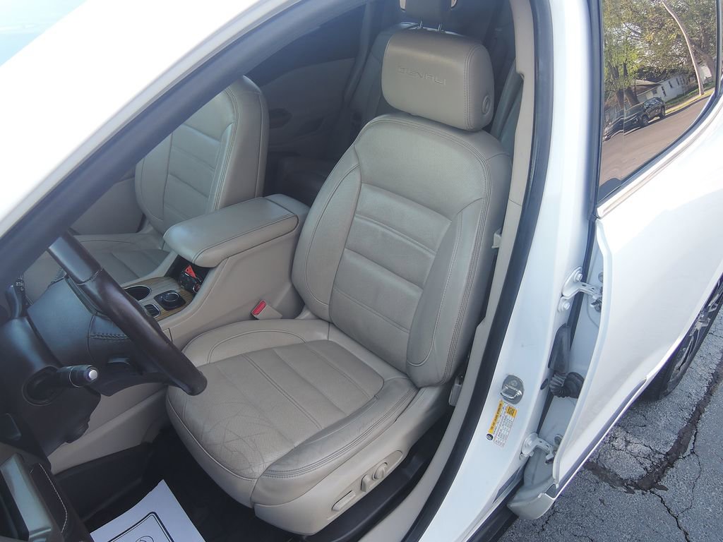 Used 2017 GMC Acadia Denali w/ Technology Package AWD/4WD image 6
