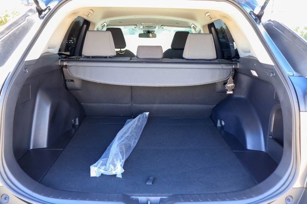 Used 2025 Toyota RAV4 XLE AWD/4WD image 27