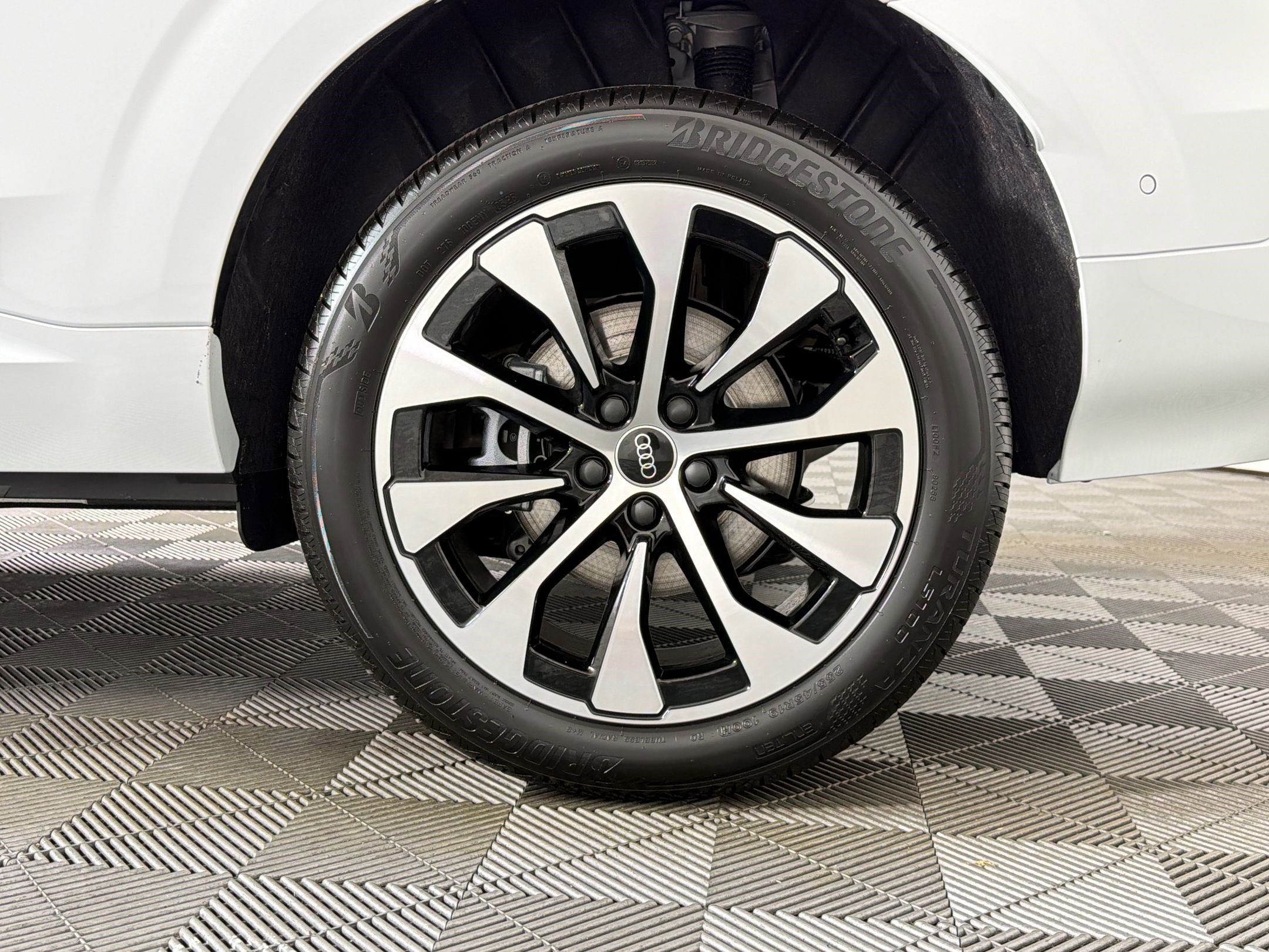 New 2026 Audi Q3 quattro 2.0T AWD/4WD image 10